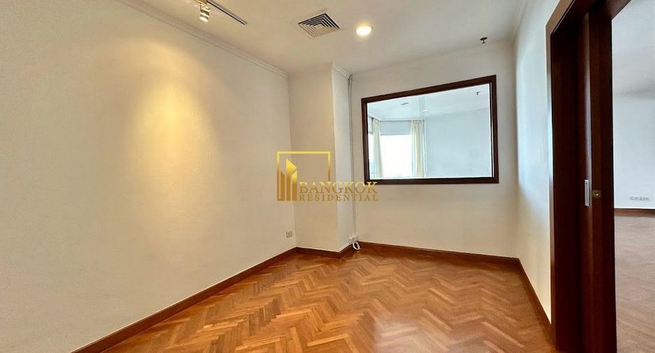 For rent 3 bedrooms condo in Sathon, Bangkok