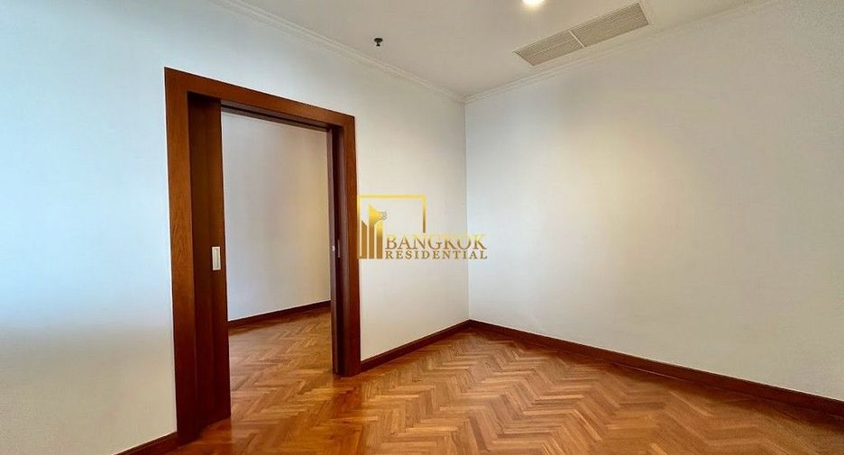 For rent 3 bedrooms condo in Sathon, Bangkok