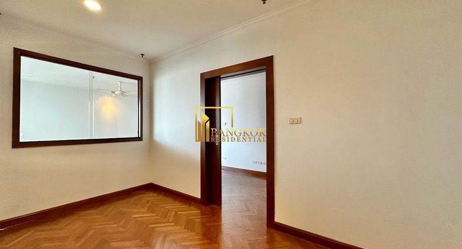 For rent 3 bedrooms condo in Sathon, Bangkok