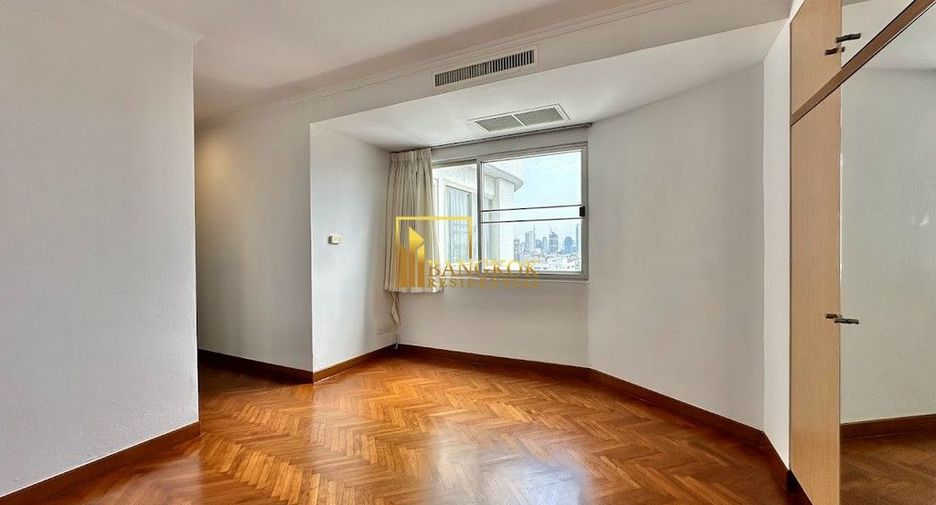 For rent 3 bedrooms condo in Sathon, Bangkok