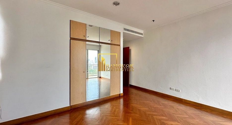 For rent 3 bedrooms condo in Sathon, Bangkok