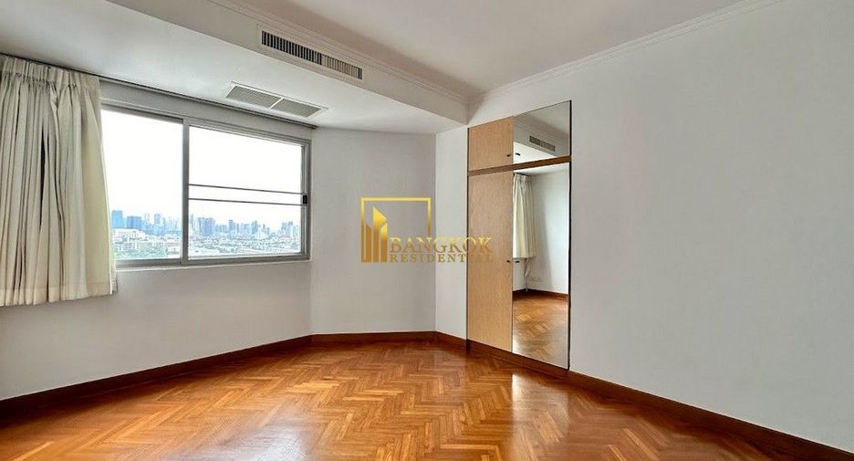 For rent 3 bedrooms condo in Sathon, Bangkok
