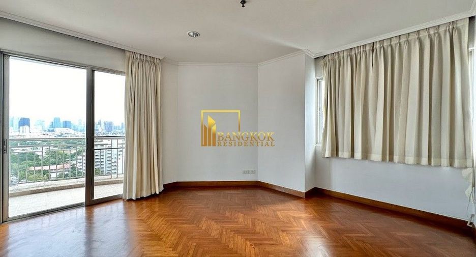 For rent 3 bedrooms condo in Sathon, Bangkok