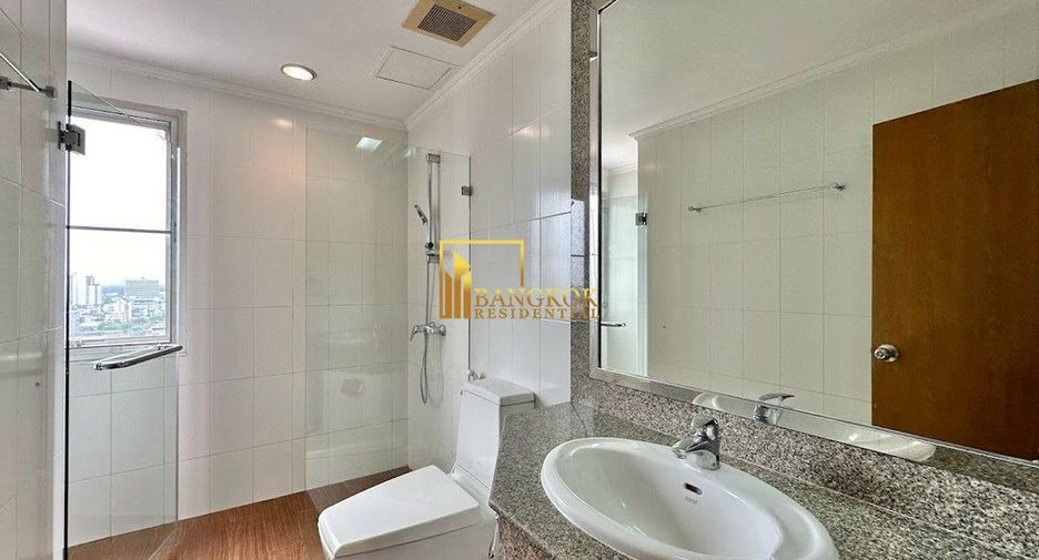 For rent 3 bedrooms condo in Sathon, Bangkok