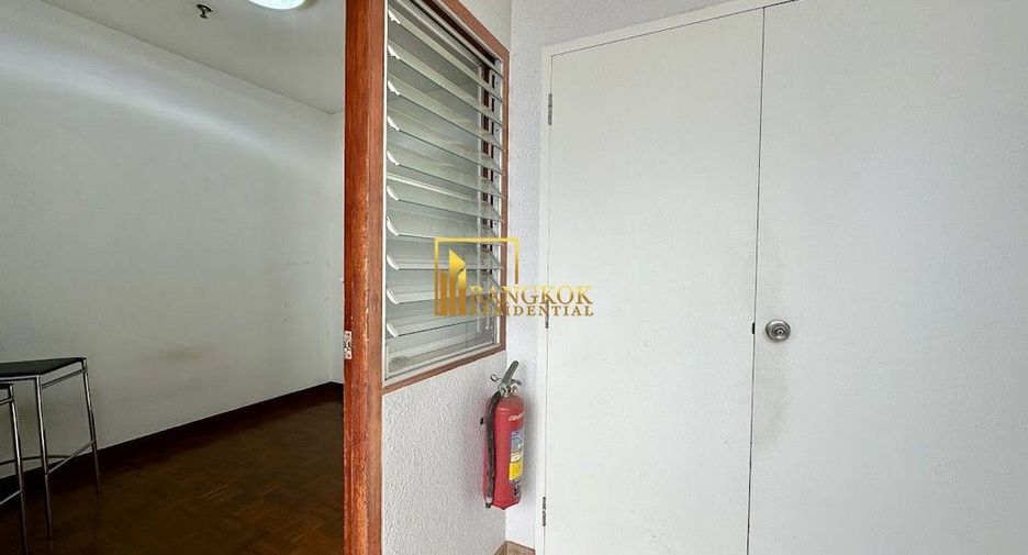 For rent 3 bedrooms condo in Sathon, Bangkok