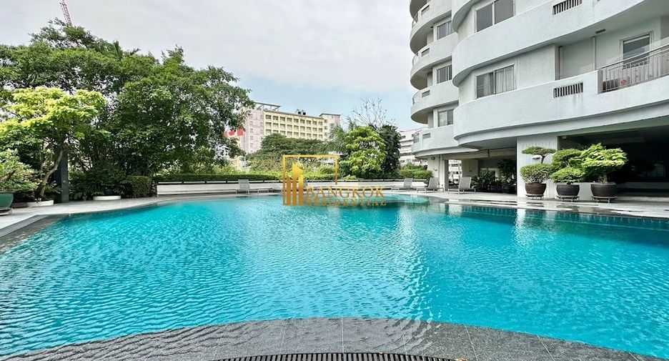For rent 3 bedrooms condo in Sathon, Bangkok
