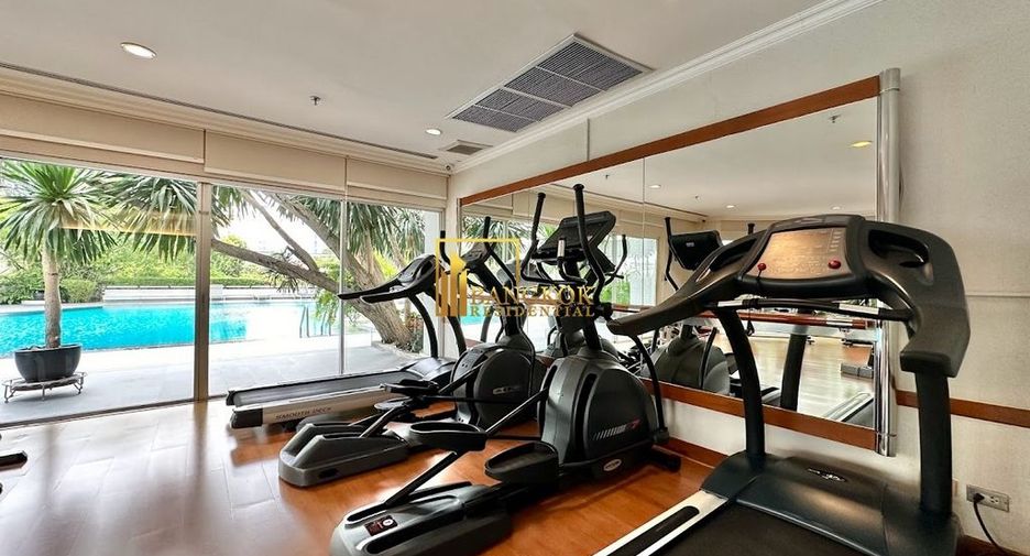 For rent 3 bedrooms condo in Sathon, Bangkok