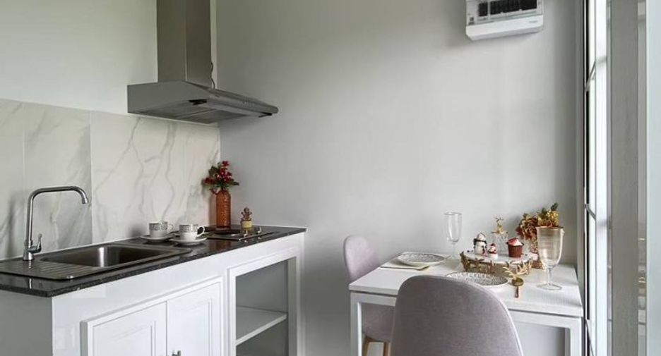 For rent 4 bedrooms condo in Mueang Chiang Mai, Chiang Mai