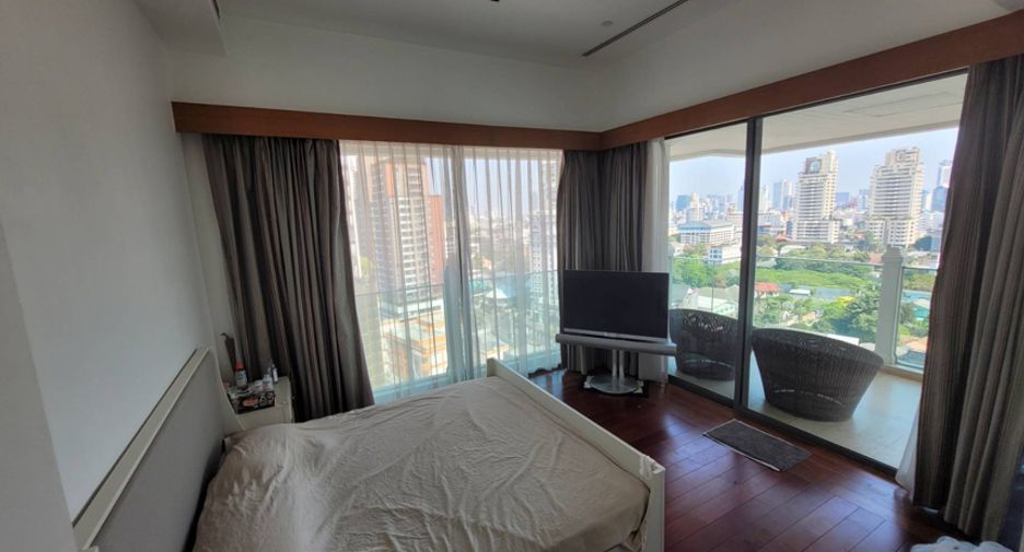 For rent 3 bedrooms condo in Watthana, Bangkok