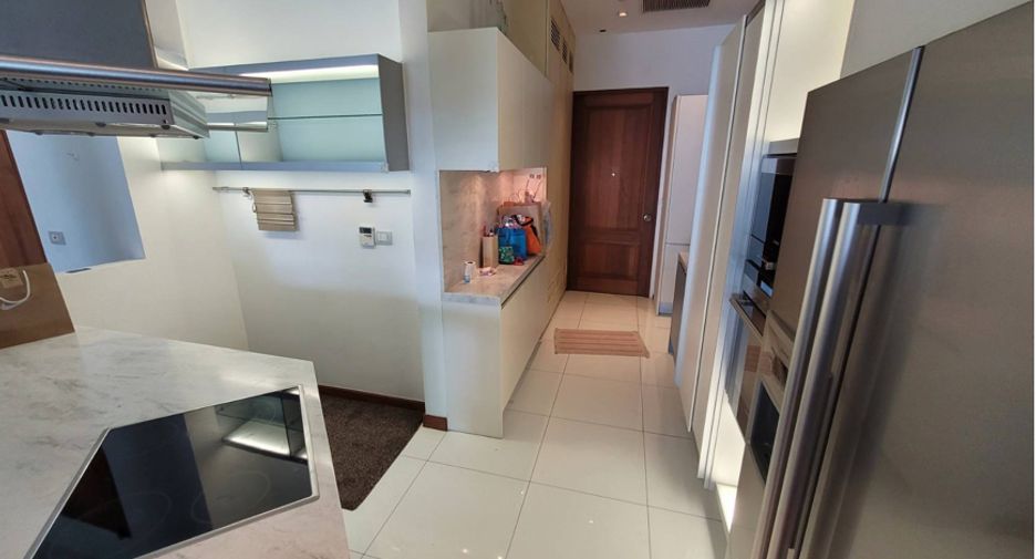 For rent 3 bedrooms condo in Watthana, Bangkok
