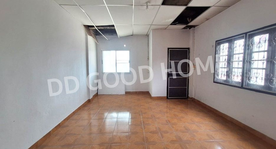 For sale 3 bedrooms townhouse in Min Buri, Bangkok
