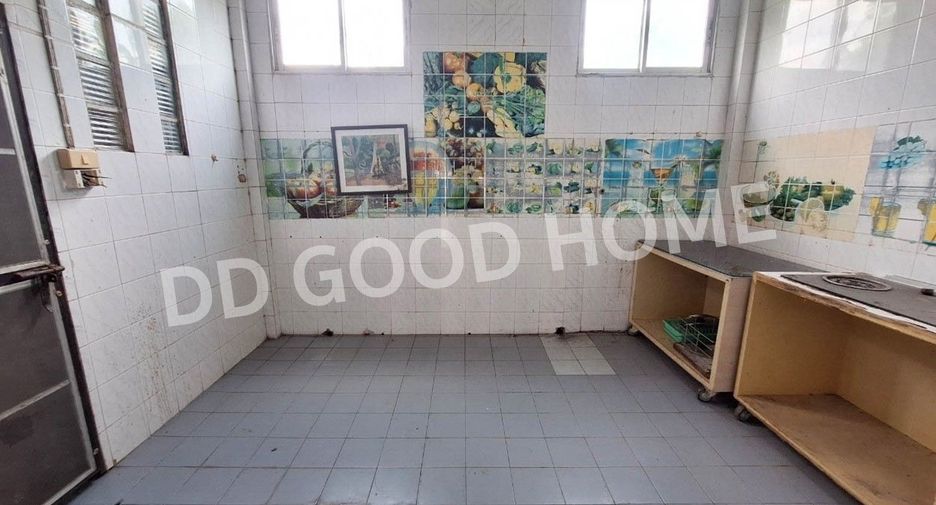 For sale 3 bedrooms townhouse in Min Buri, Bangkok