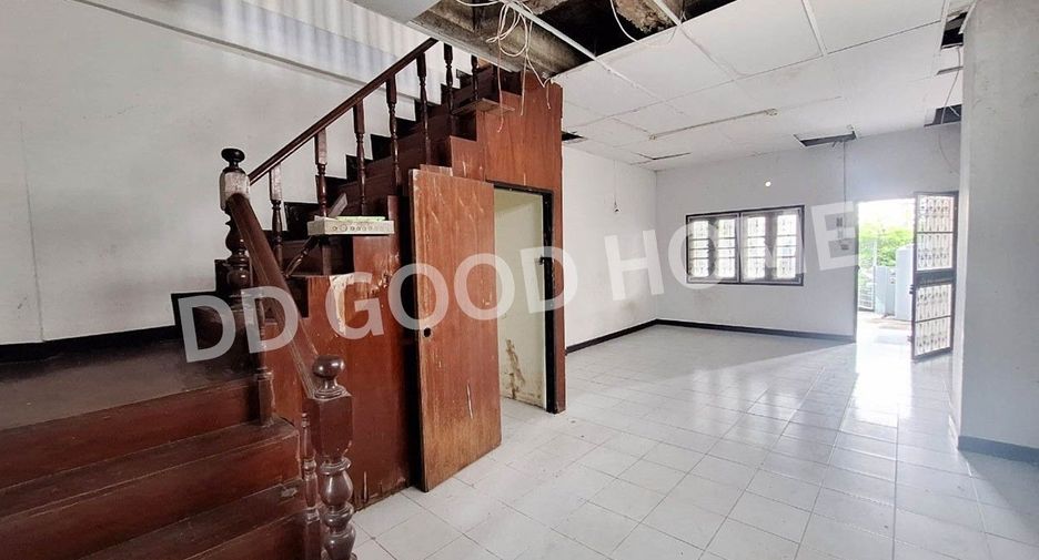 For sale 3 bedrooms townhouse in Min Buri, Bangkok