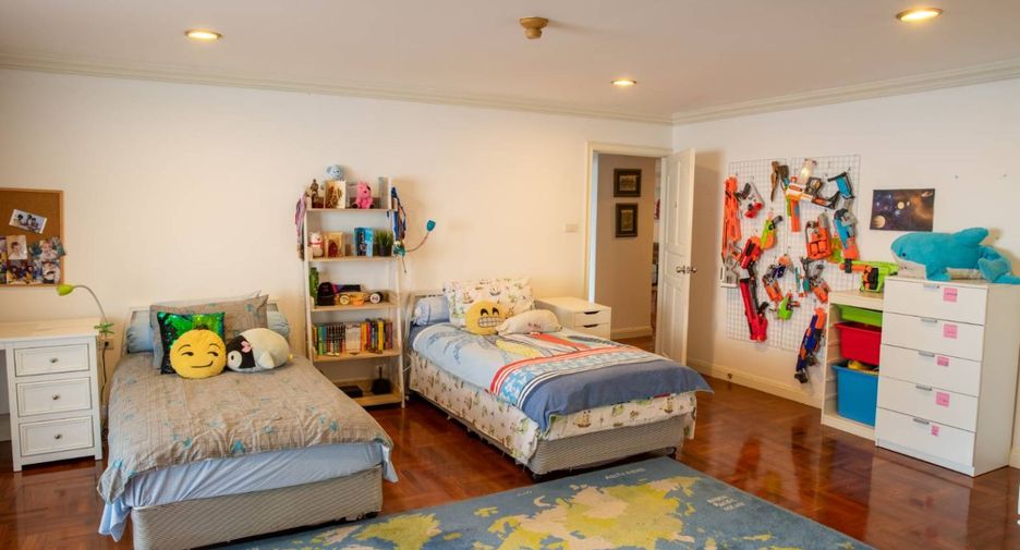 For rent 4 bedrooms condo in Khlong Toei, Bangkok