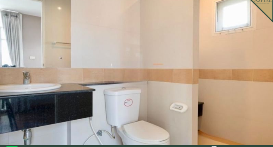 For sale 6 bedrooms townhouse in Watthana, Bangkok