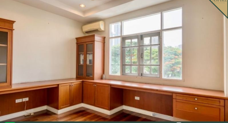 For sale 6 bedrooms townhouse in Watthana, Bangkok