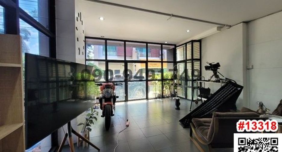 For rent 3 bedrooms townhouse in Pak Kret, Nonthaburi