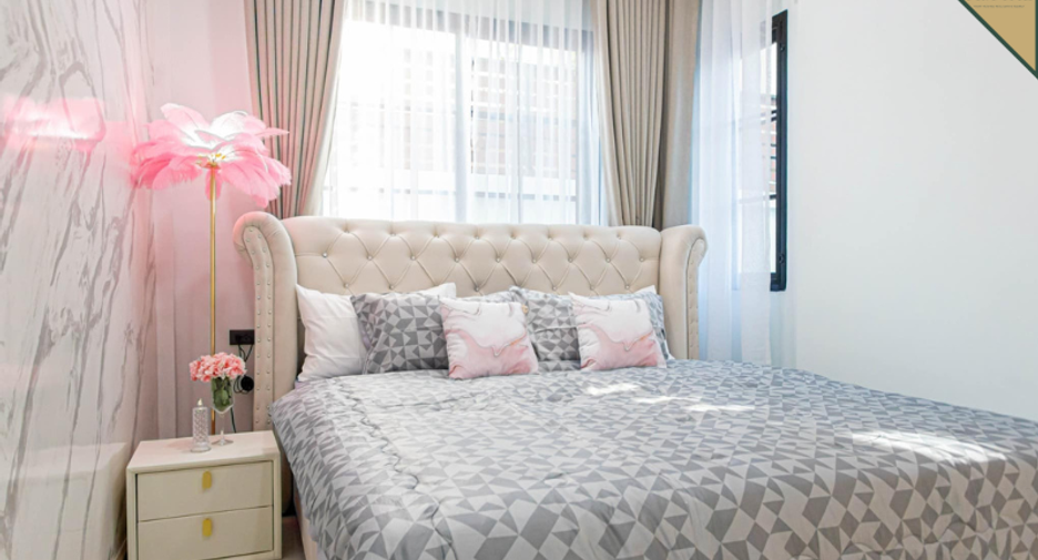 Haus zur Miete mit 5 Zimmer in Huai Khwang, Bangkok