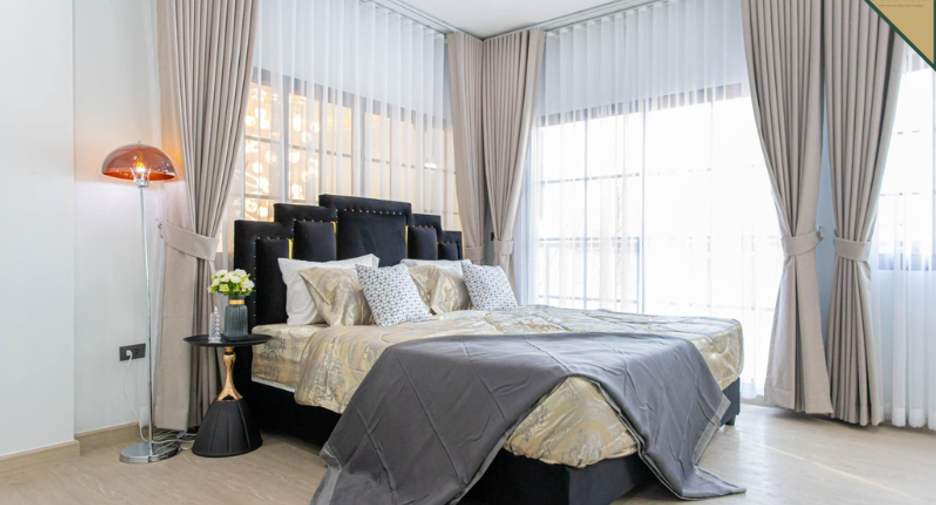 Haus zur Miete mit 5 Zimmer in Huai Khwang, Bangkok
