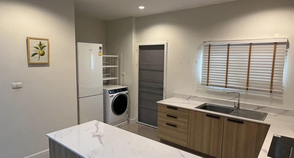For rent 4 bedrooms house in San Kamphaeng, Chiang Mai