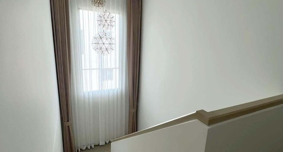For rent 4 bedrooms house in San Kamphaeng, Chiang Mai