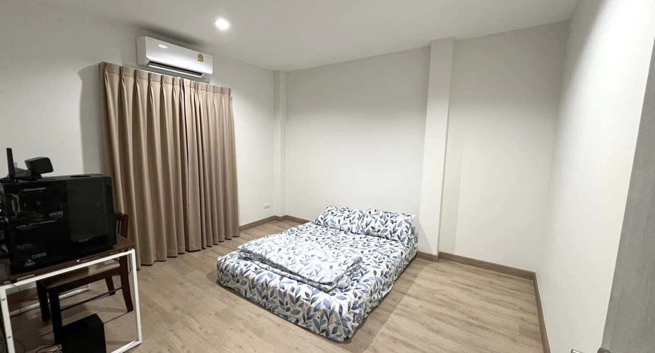 For rent 4 bedrooms house in San Kamphaeng, Chiang Mai