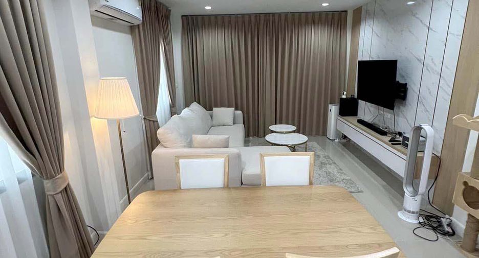 For rent 4 bedrooms house in San Kamphaeng, Chiang Mai