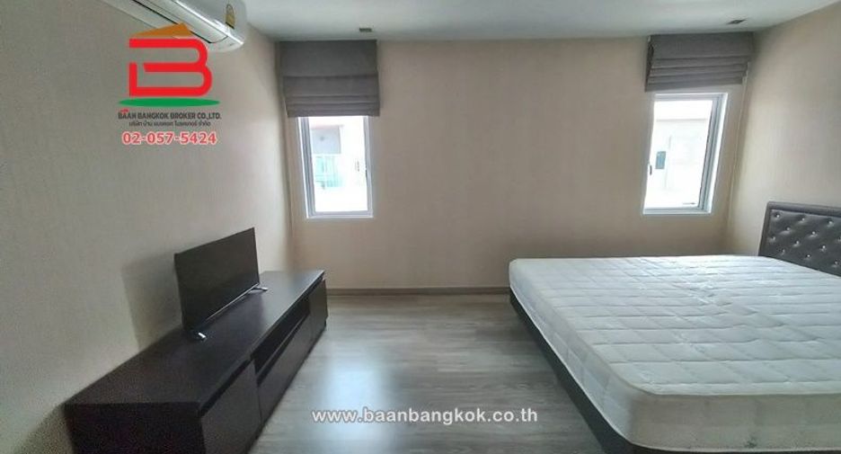 For rent そして for sale 4 ベッドルーム townhouse in Chom Thong, Bangkok