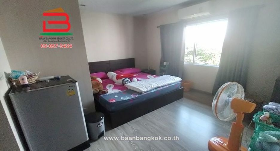 For rent そして for sale 4 ベッドルーム townhouse in Chom Thong, Bangkok