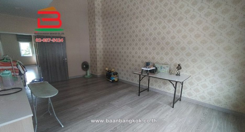 For rent そして for sale 4 ベッドルーム townhouse in Chom Thong, Bangkok