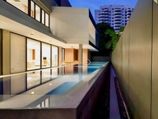 For sale 4 ベッドルーム house in Khlong Toei, Bangkok