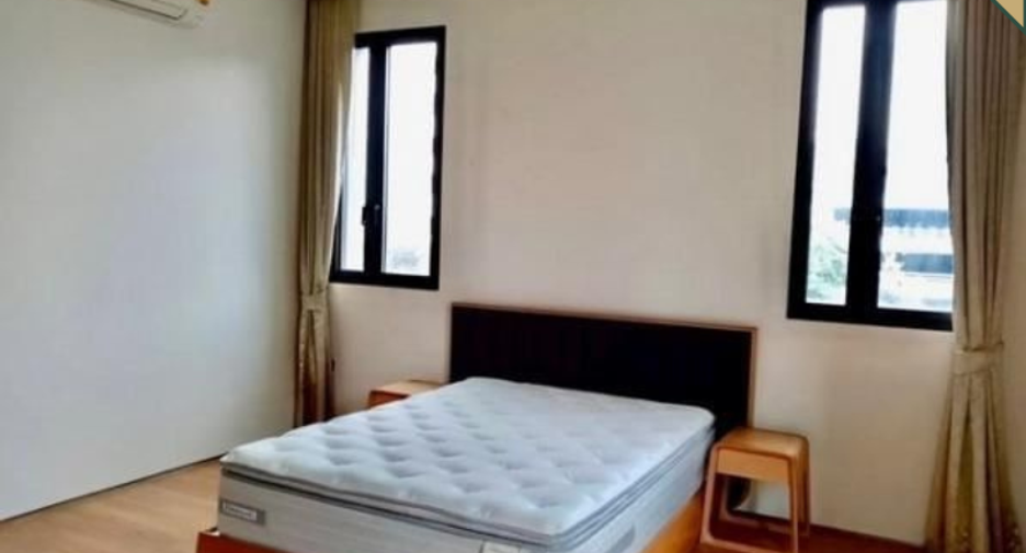 For sale 4 bedrooms house in Khlong Toei, Bangkok