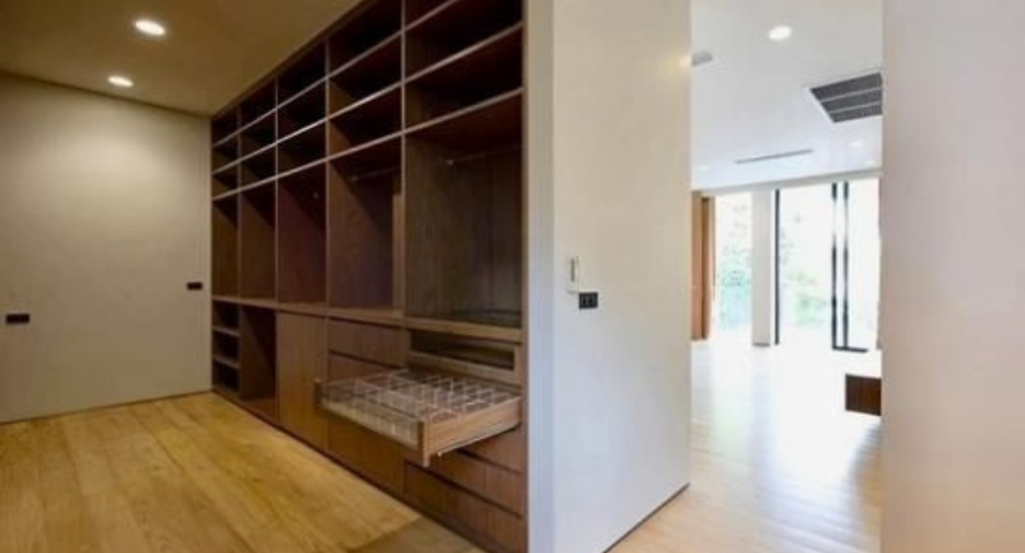 For sale 4 bedrooms house in Khlong Toei, Bangkok