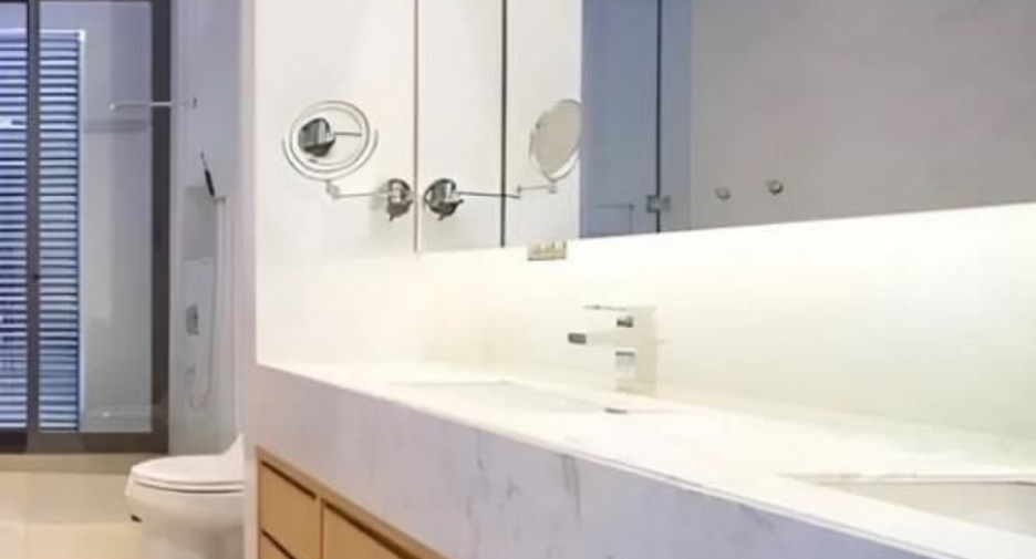 For sale 4 bedrooms house in Khlong Toei, Bangkok