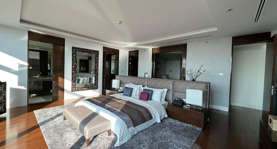 For rent 4 bedrooms condo in Pathum Wan, Bangkok