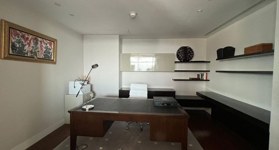 For rent 4 bedrooms condo in Pathum Wan, Bangkok