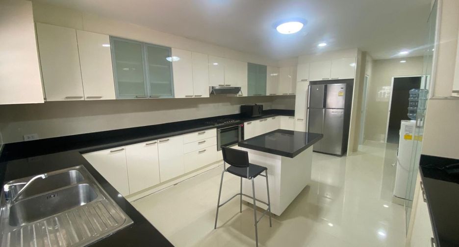 For rent 3 bedrooms condo in Khlong Toei, Bangkok
