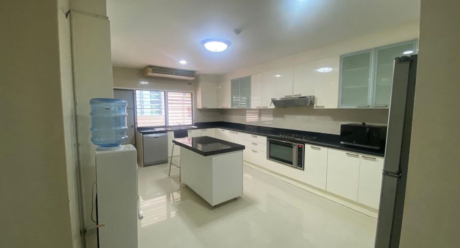 For rent 3 bedrooms condo in Khlong Toei, Bangkok