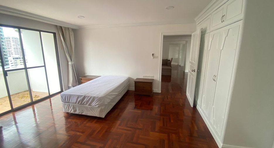For rent 3 bedrooms condo in Khlong Toei, Bangkok