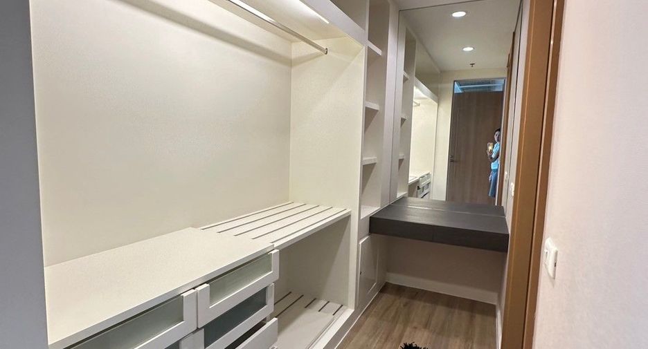 Condo en alquiler de 3 habitaciones en Sathon, Bangkok