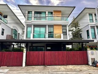 For sale 5 Beds house in Bang Phlat, Bangkok