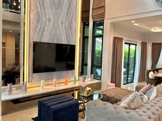 For sale 5 Beds house in Bang Phlat, Bangkok