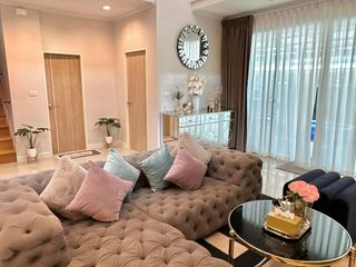 For sale 5 Beds house in Bang Phlat, Bangkok