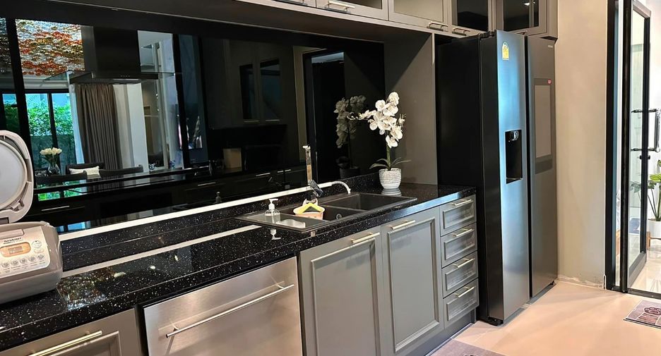 For sale 5 ベッドルーム house in Bang Phlat, Bangkok