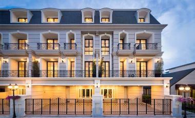 For rent 4 bedrooms townhouse in Yan Nawa, Bangkok