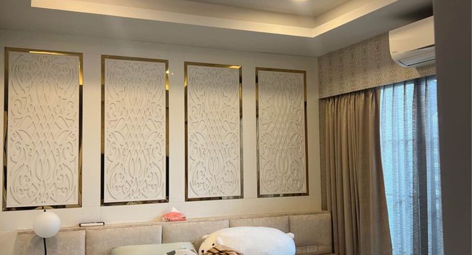 For rent 4 bedrooms townhouse in Yan Nawa, Bangkok