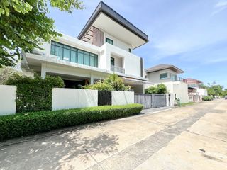 For sale 5 Beds house in Lak Si, Bangkok