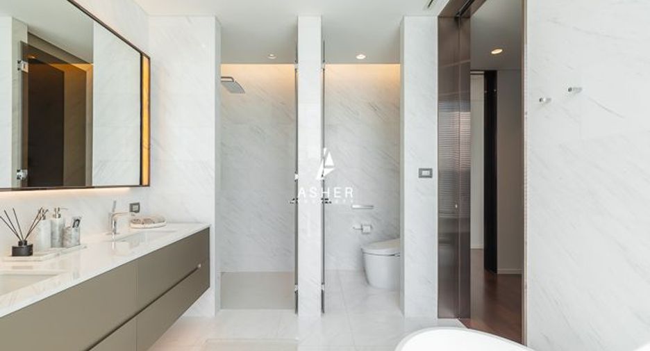 For sale 3 ベッドルーム condo in Pathum Wan, Bangkok