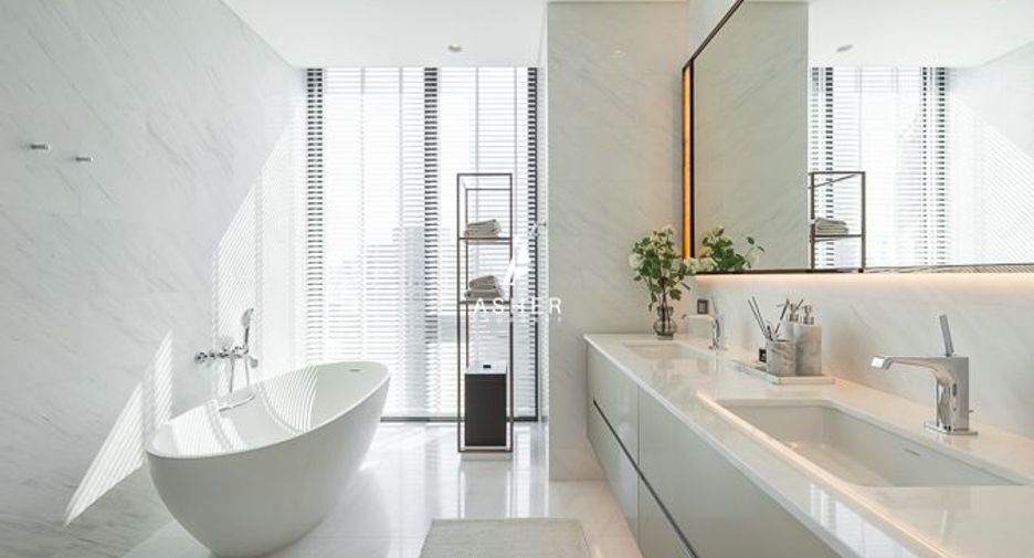 For sale 3 ベッドルーム condo in Pathum Wan, Bangkok