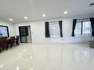 À louer 4 chambres maison à Si Racha, Chonburi